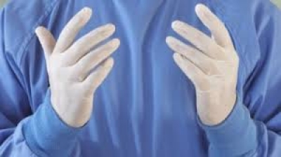 picture of surgeon hands