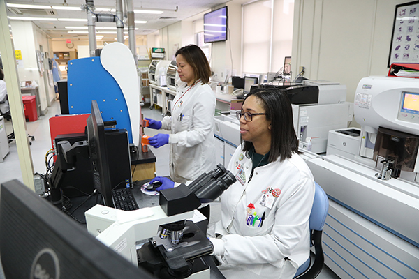 women in laboratory