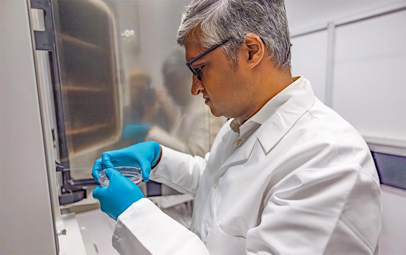 Dr. Vasan in the lab