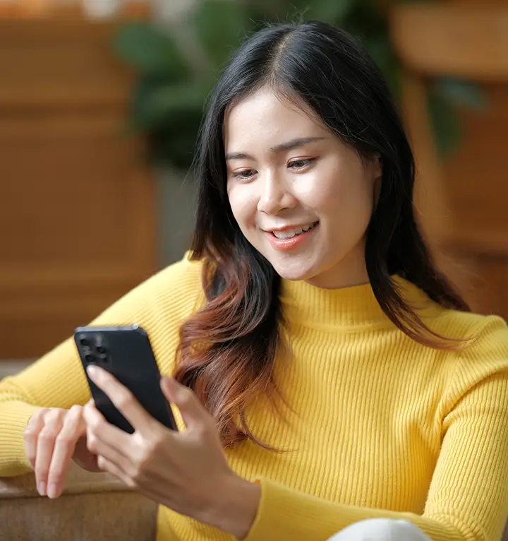 girl using her phone