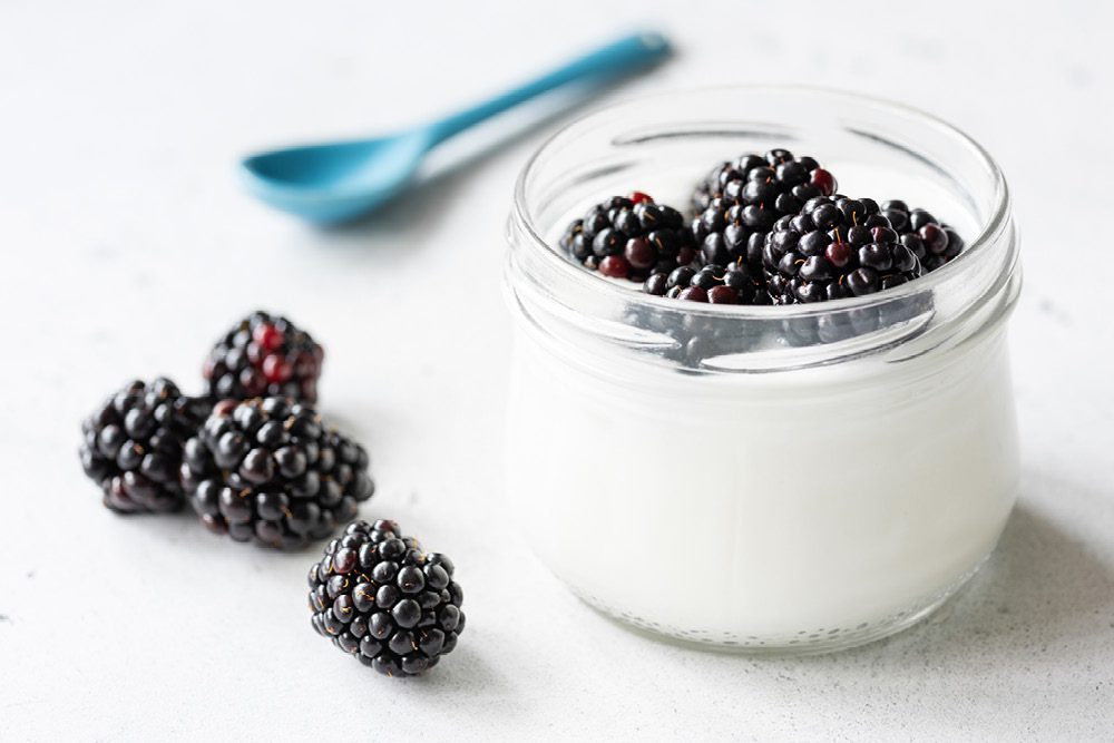 Blackberries and yogurt