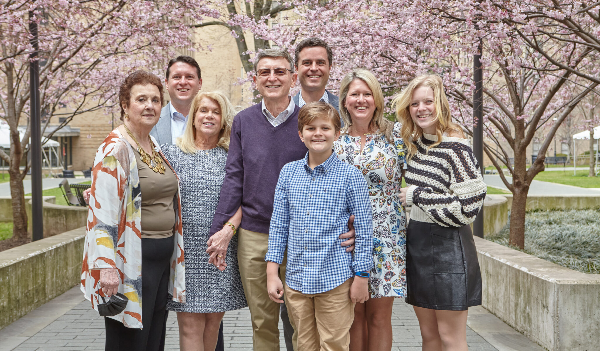group photo of Jennifer’s family, Jennifer, and Judith