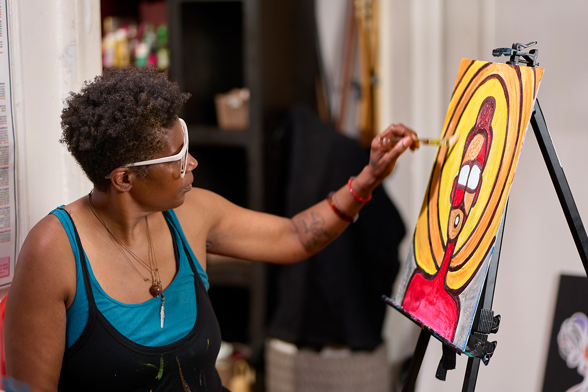 Kirtley guides the class through a self-portrait.