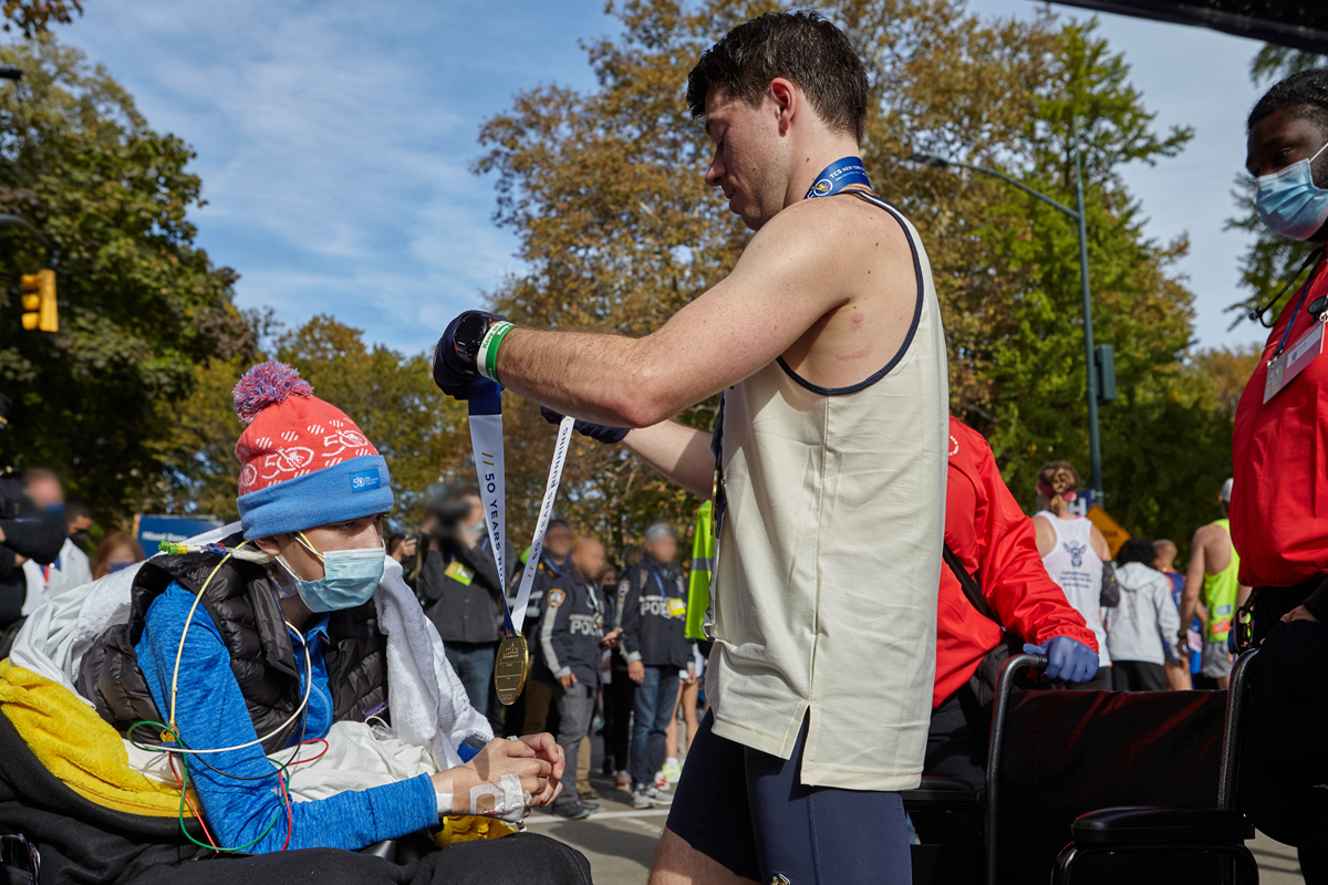 David proudly put a marathon medal around Mark's neck.