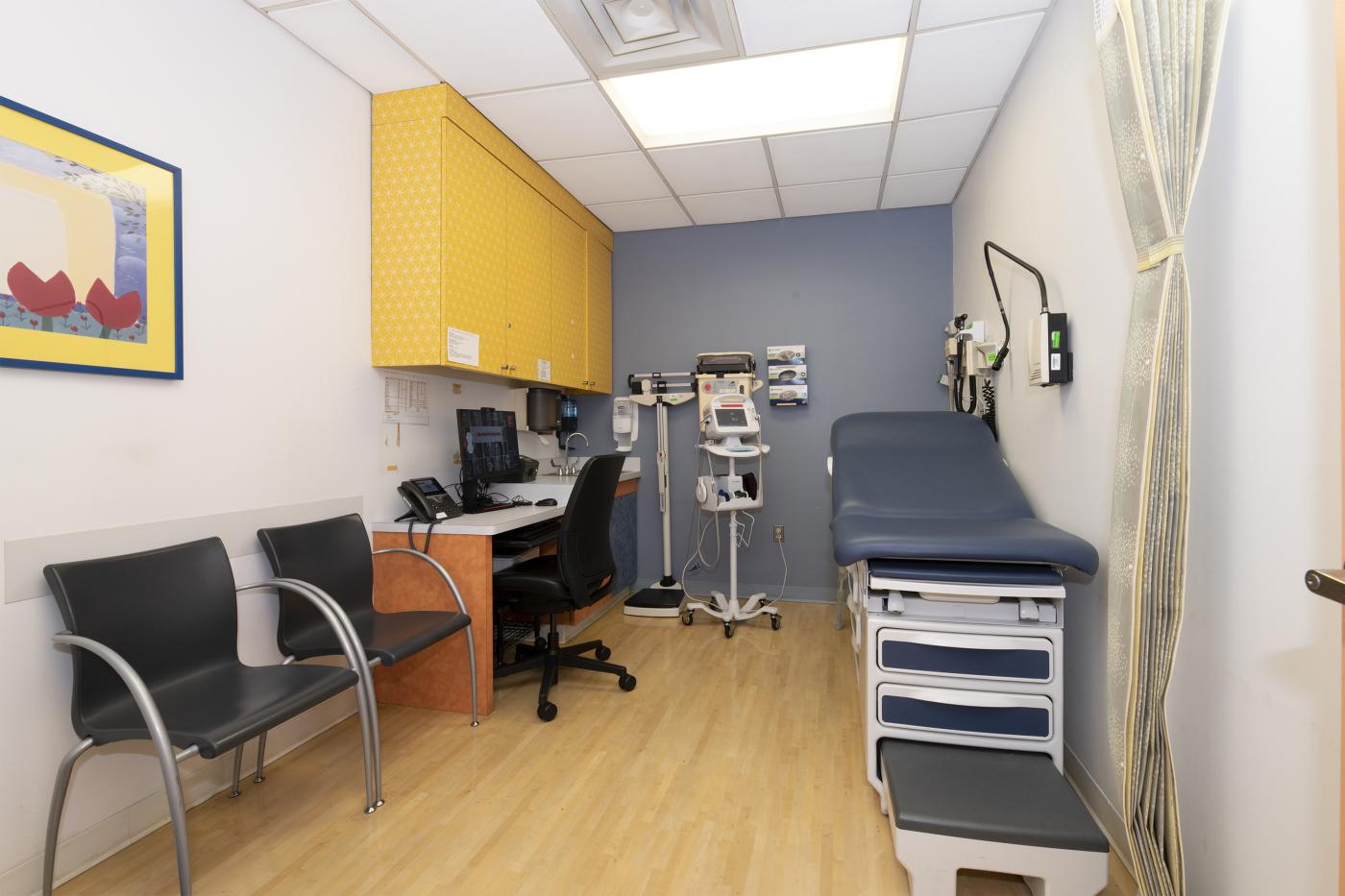 Office with tree workspaces in the Washignton Heights NewYork-Presbyterian Hospital